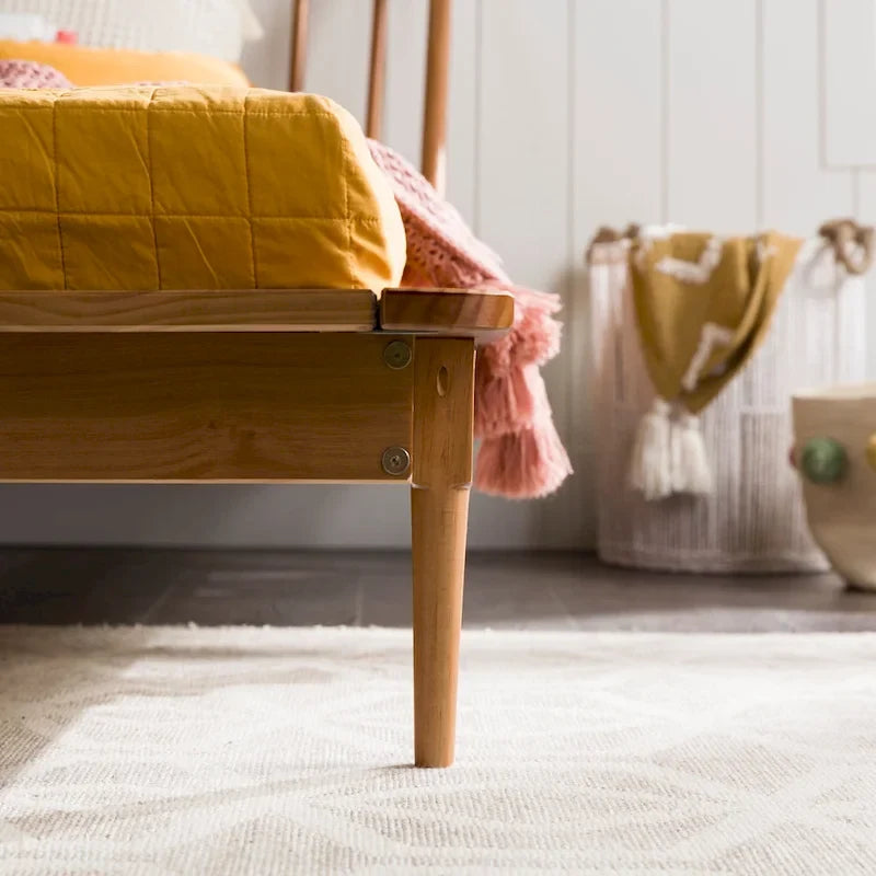 Cama de plataforma con husillos de madera maciza