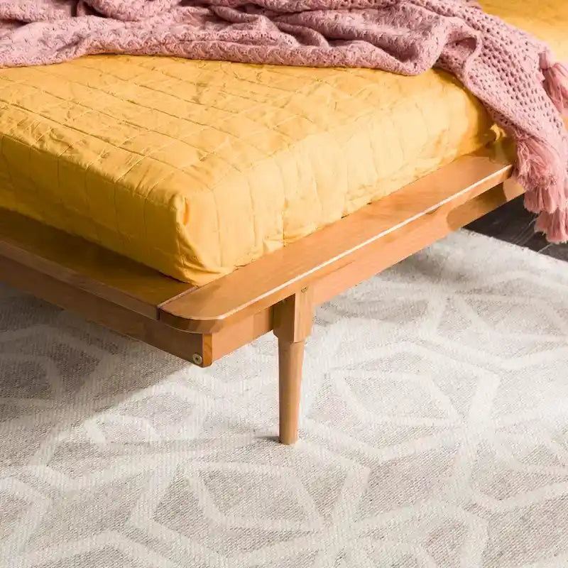 Cama de plataforma con husillos de madera maciza
