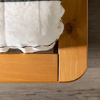 Cama de plataforma con husillos de madera maciza