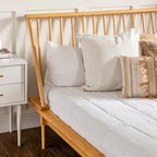 Cama de plataforma con husillos de madera maciza