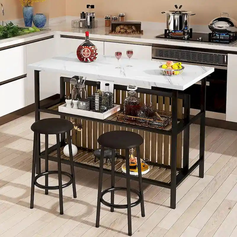 Isla de cocina con 2 taburetes y estantes abiertos