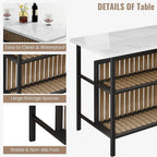 Isla de cocina con 2 taburetes y estantes abiertos