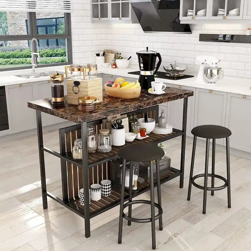 Isla de cocina con 2 taburetes y estantes abiertos