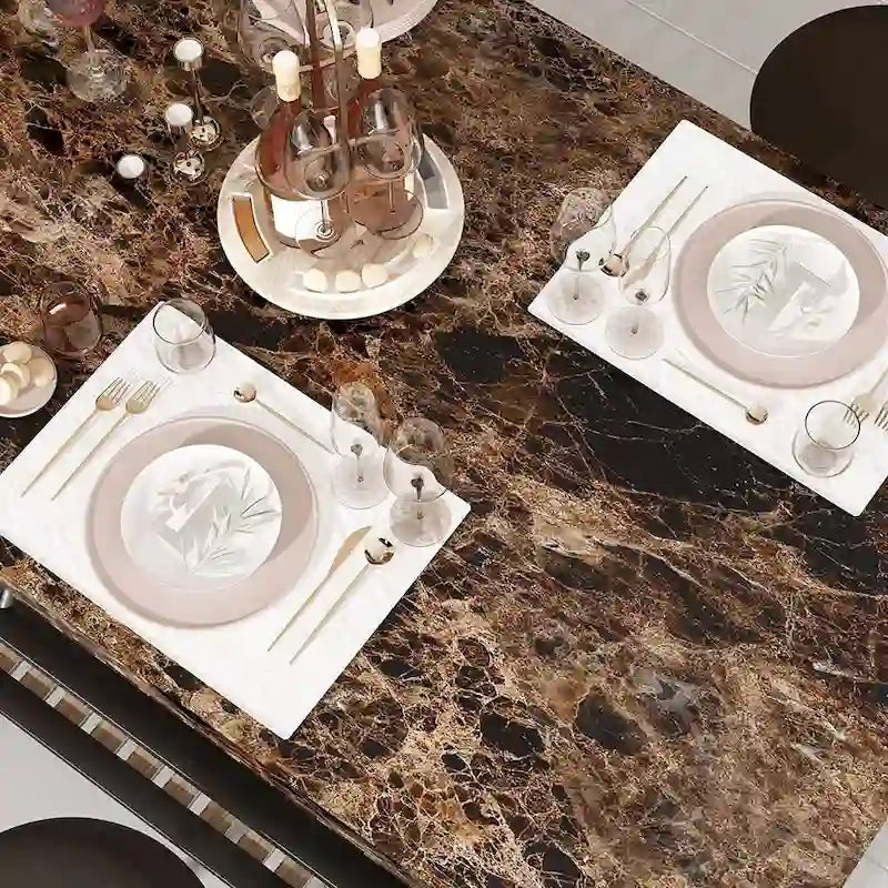 Isla de cocina con 2 taburetes y estantes abiertos