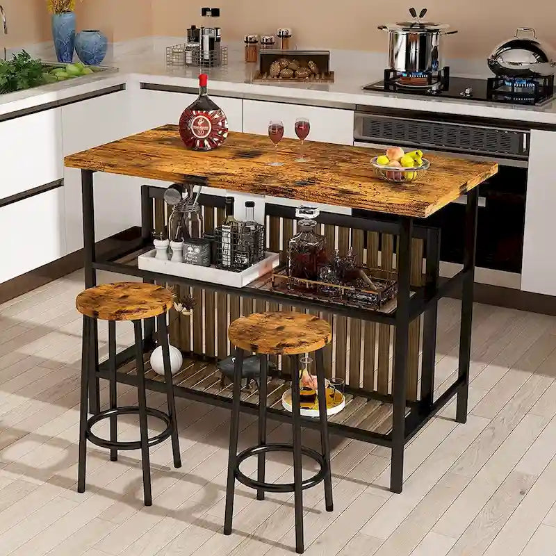 Isla de cocina con 2 taburetes y estantes abiertos