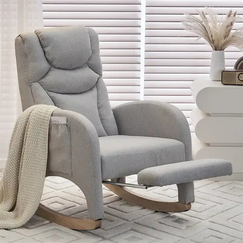 Mecedora tapizada con reposapiés ajustable y bolsillo lateral extraíble