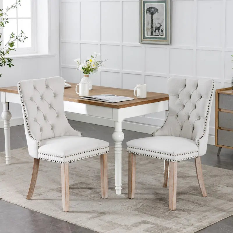 Juego de 2 sillas de comedor tapizadas con ribete de tachuelas y patas de madera maciza